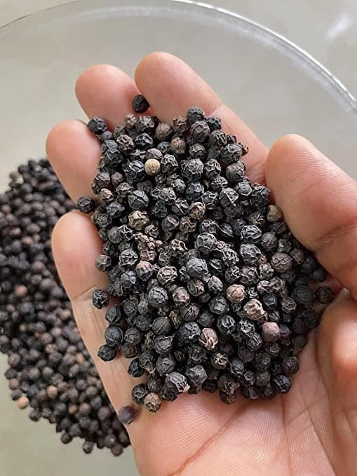 Pieprz czarny. Pochodzenie: Indie (źródło: Adalidda / Domena publiczna)